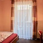 Zum Schwarzen Baeren Szálloda 3*