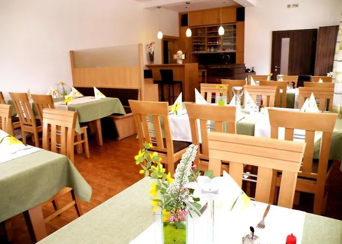 Zum Schwarzen Baeren Hotell 3*