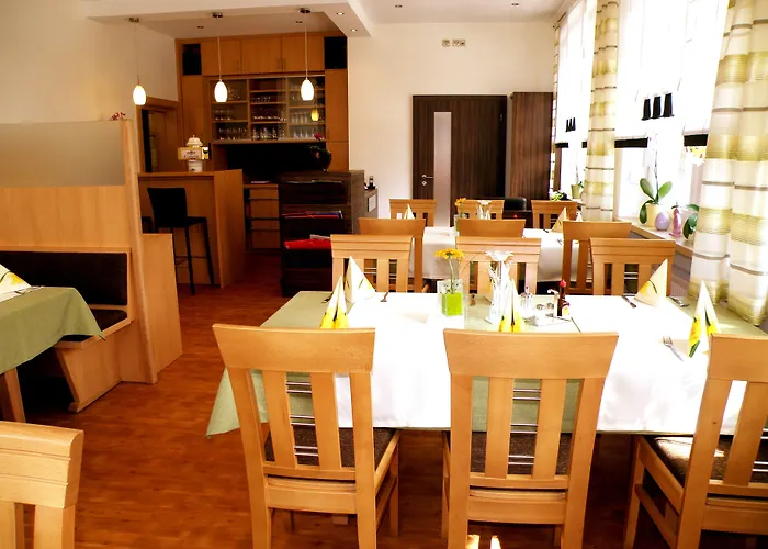 Zum Schwarzen Baeren Hotell 3*