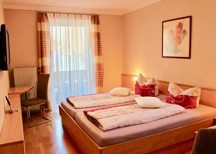 Zum Schwarzen Baeren Hotell 3*