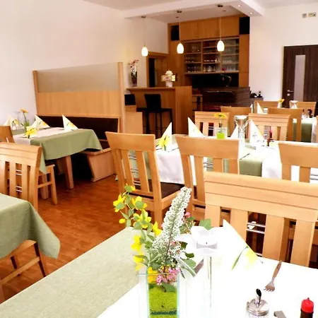 Zum Schwarzen Baeren Hotel 3*