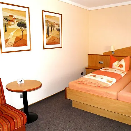 Hotel Zum Schwarzen Baeren 3*