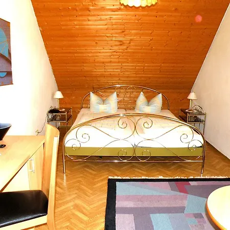 Zum Schwarzen Baeren Hotel 3*