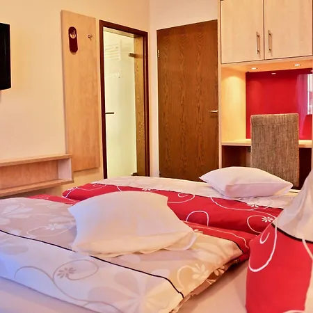 Zum Schwarzen Baeren Hotel 3*